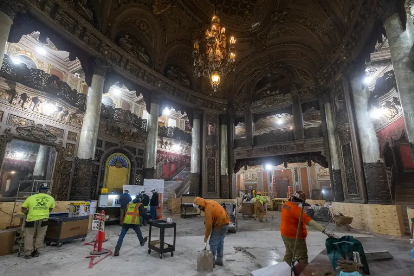 Loews Chandelier removal 01 (1)